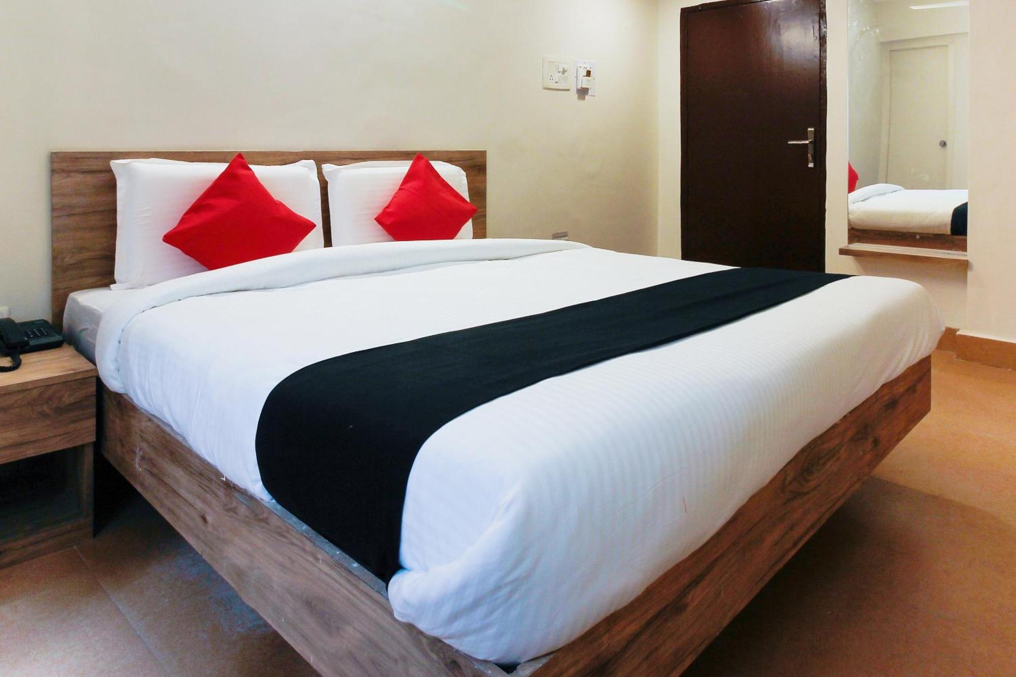 Capital O Sri Suprabhat Grand Near Kachiguda Railway Station Hyderabad Exterior foto