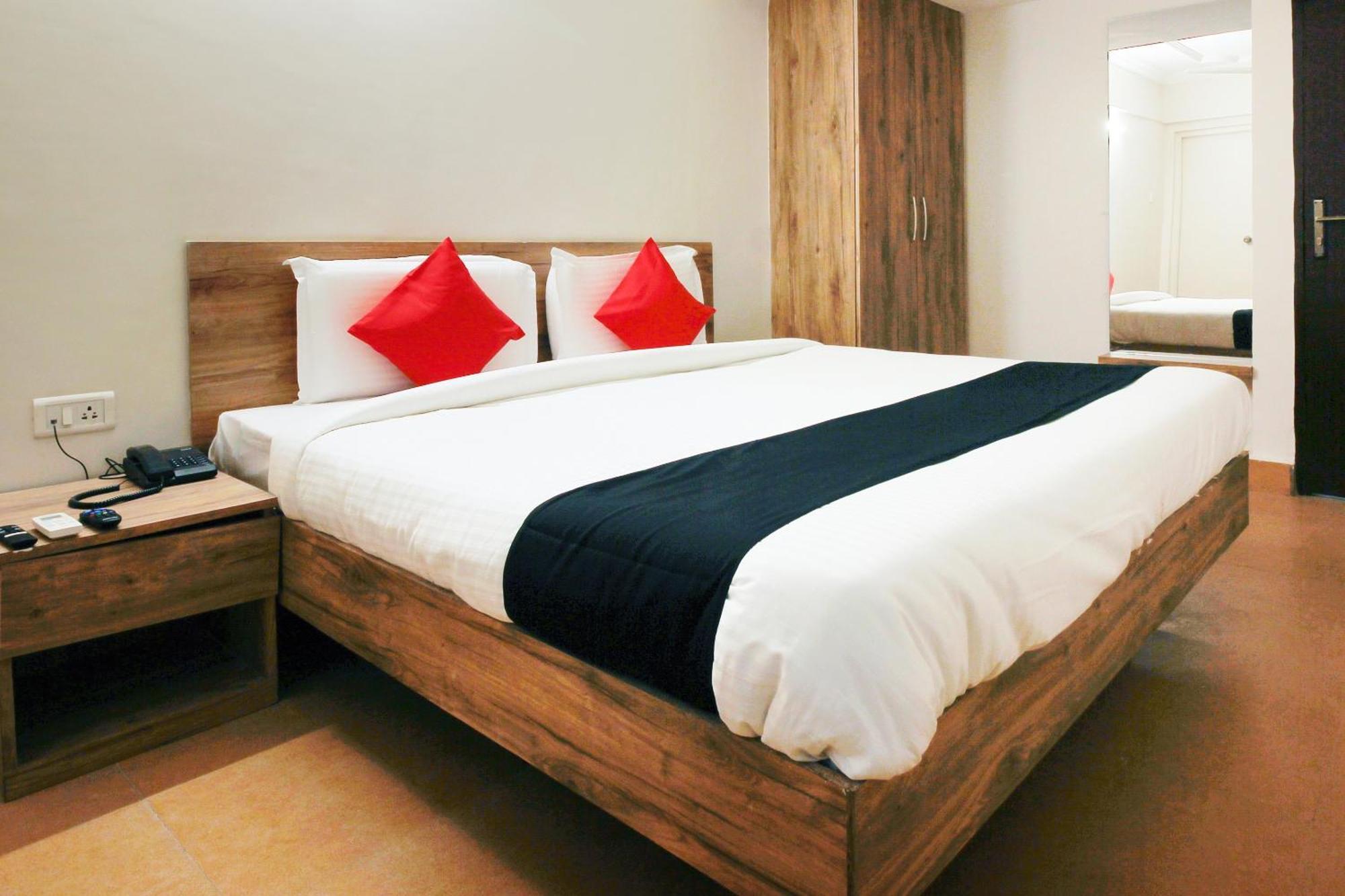 Capital O Sri Suprabhat Grand Near Kachiguda Railway Station Hyderabad Exterior foto